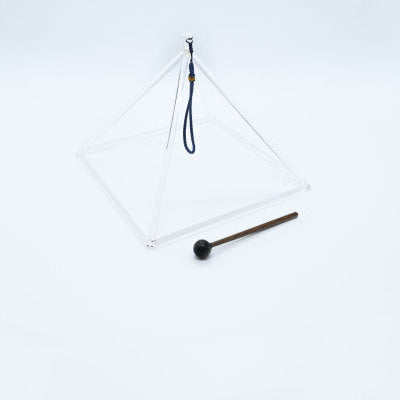 Kristall Pyramide transparent 24.5 cm