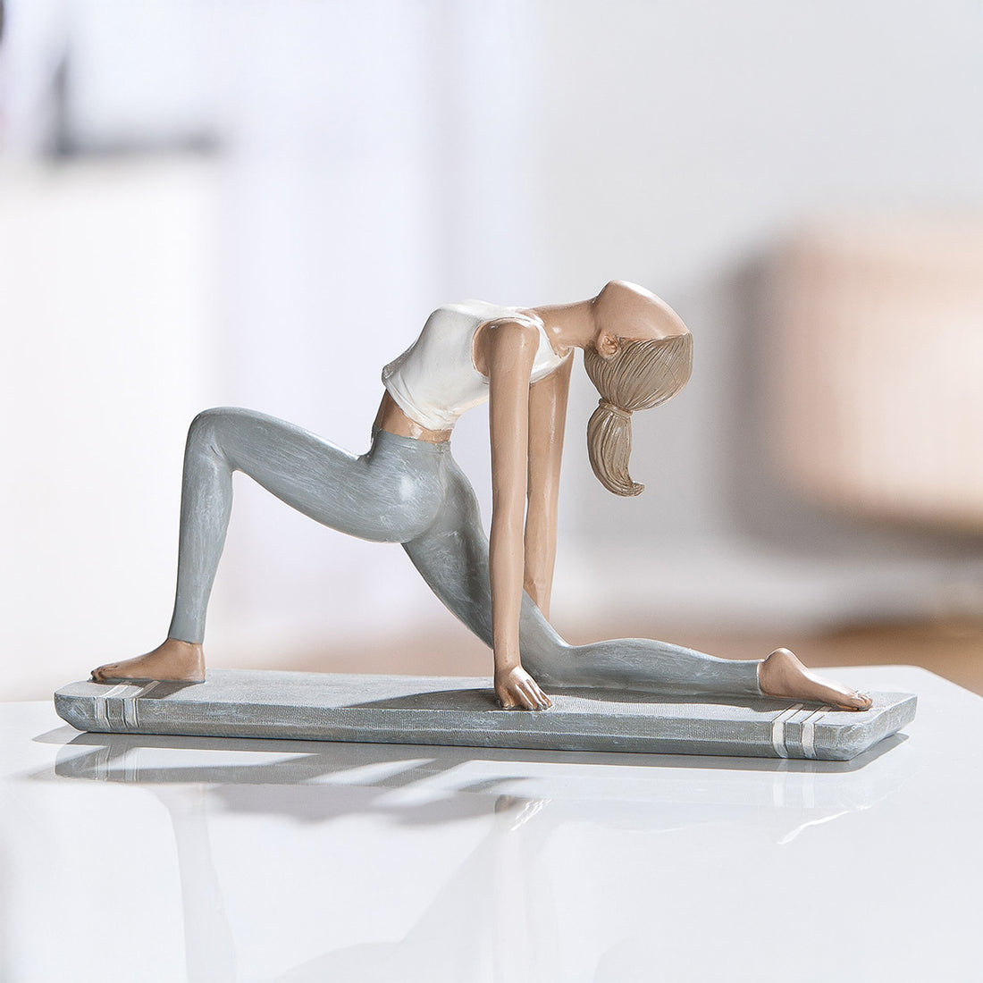 Posa della lucertola di figura di yoga