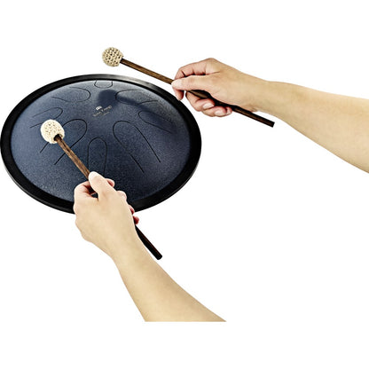 Compact Steel Tongue Drum Blau mit Schlägeln gespielt