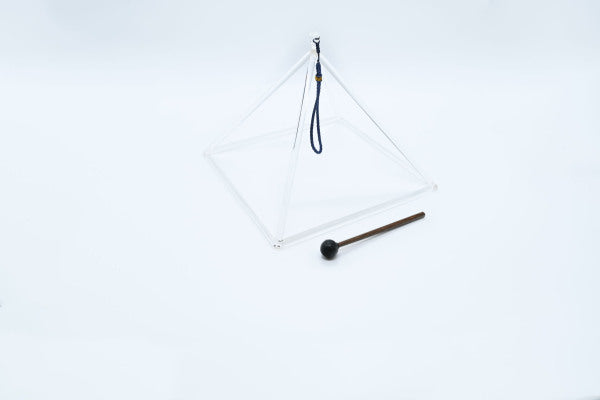 Kristall Pyramide transparent 24.5 cm