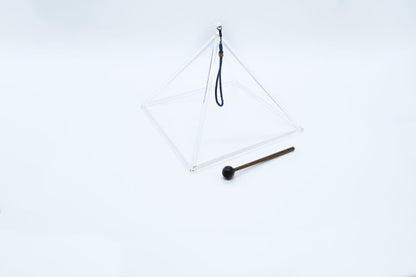 Kristall Pyramide transparent 24.5 cm