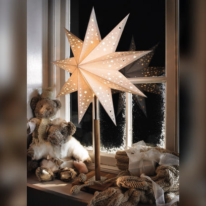 Mini Karo Star beleuchtet am Fenster